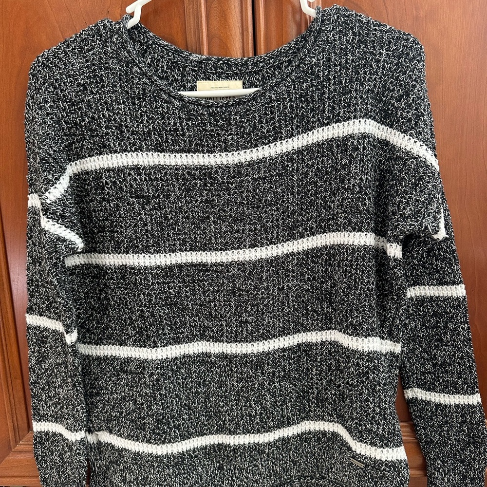 Hollister Black and White Knit Sweater